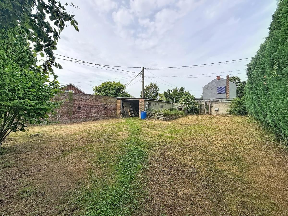 photo 18 du bien Spacieuse maison à rénover avec double garage et jardin !