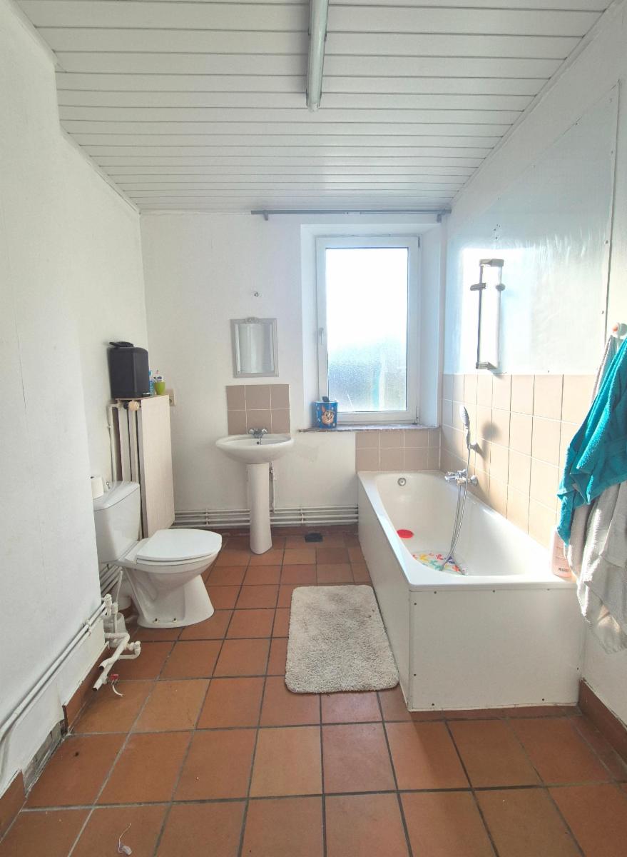 photo 8 du bien maison d’habitation Avec garage et espace aménageable 