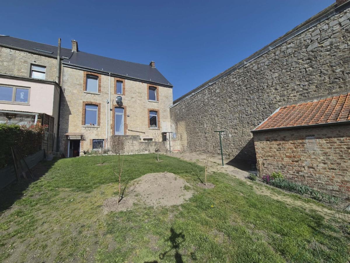photo 2 du bien Jolie Maison d’habitation rénovée avec Terrasse et Jardin 
