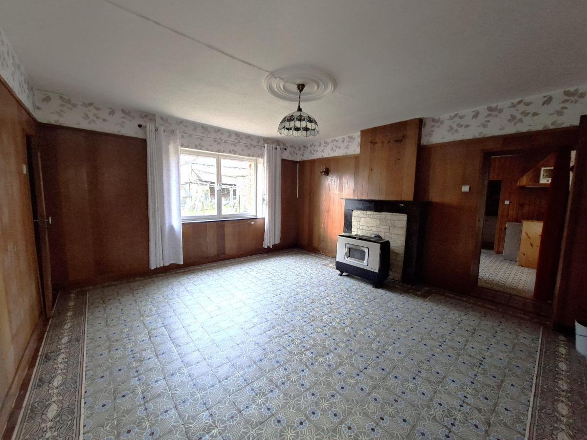 photo 3 du bien Maison d'habitation 4 façades sis Agimont à rénover