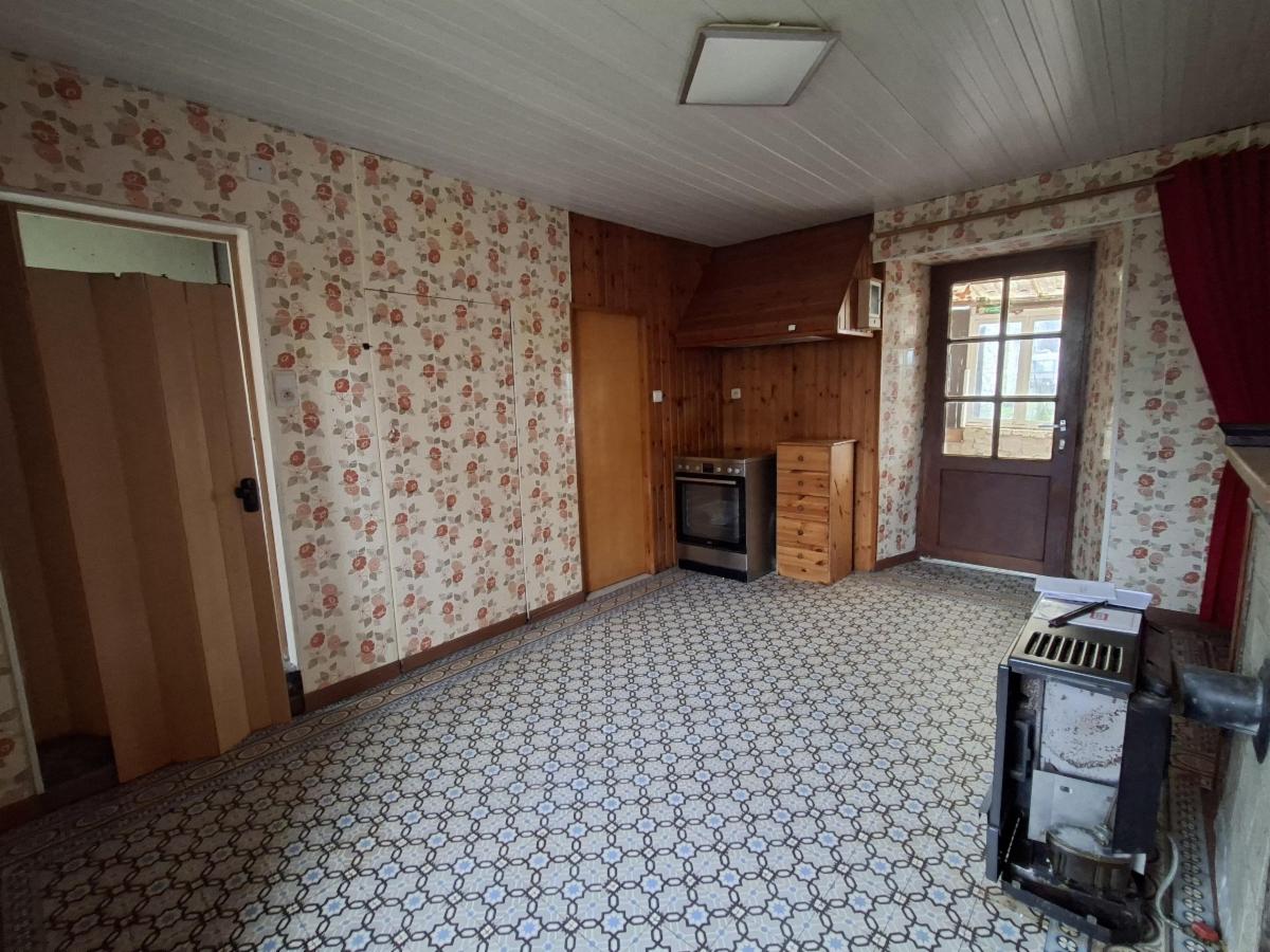 photo 4 du bien Maison d'habitation 4 façades sis Agimont à rénover