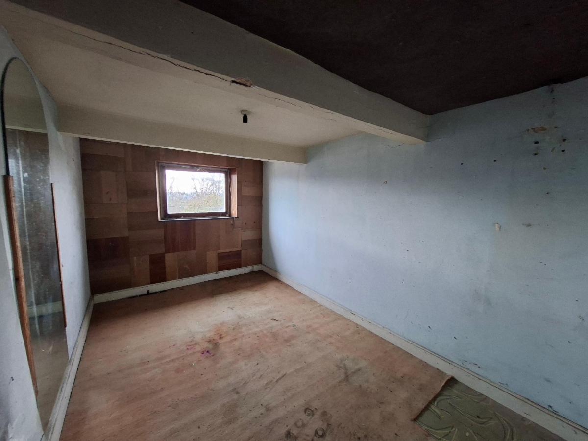 photo 10 du bien Maison d'habitation 4 façades sis Agimont à rénover