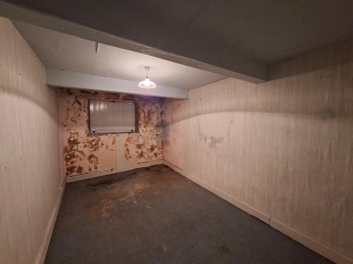 photo 11 du bien Maison d'habitation 4 façades sis Agimont à rénover