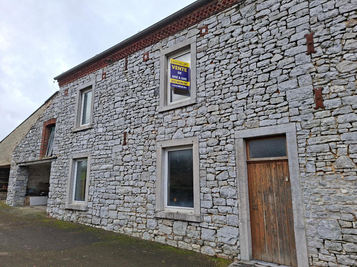 photo 3 du bien BÂTIMENT DE FERME AVEC TERRAIN ET 2 GARAGES – BEAU POTENTIEL