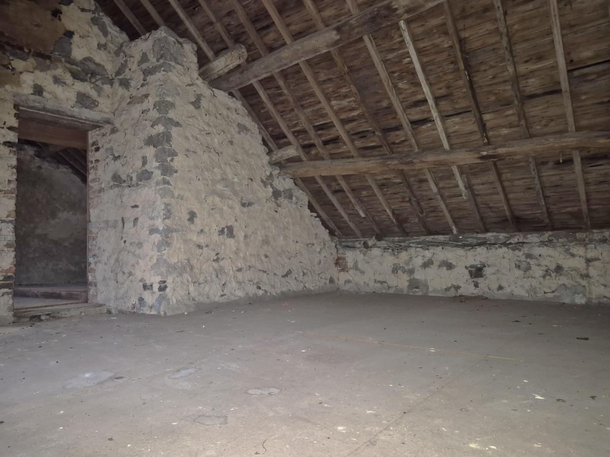 photo 14 du bien BÂTIMENT DE FERME AVEC TERRAIN ET 2 GARAGES – BEAU POTENTIEL