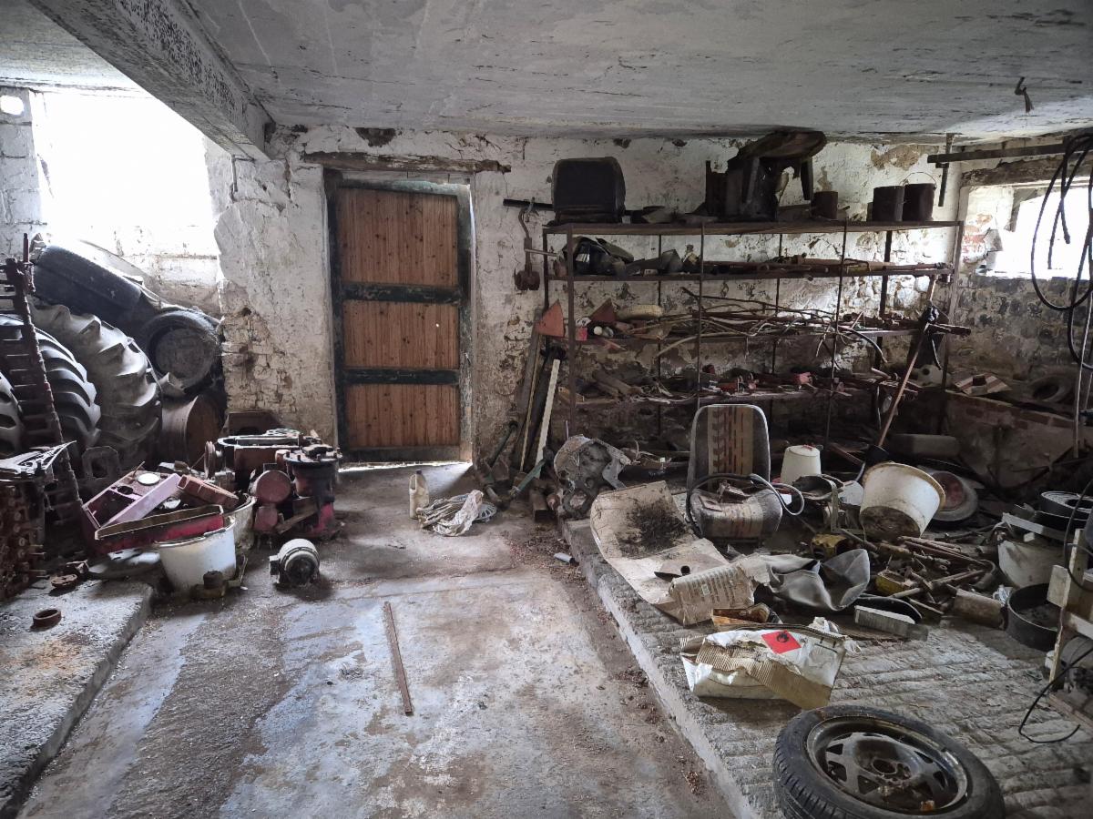 photo 16 du bien BÂTIMENT DE FERME AVEC TERRAIN ET 2 GARAGES – BEAU POTENTIEL