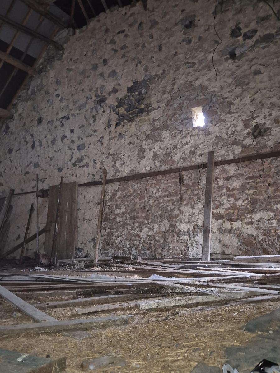 photo 18 du bien BÂTIMENT DE FERME AVEC TERRAIN ET 2 GARAGES – BEAU POTENTIEL