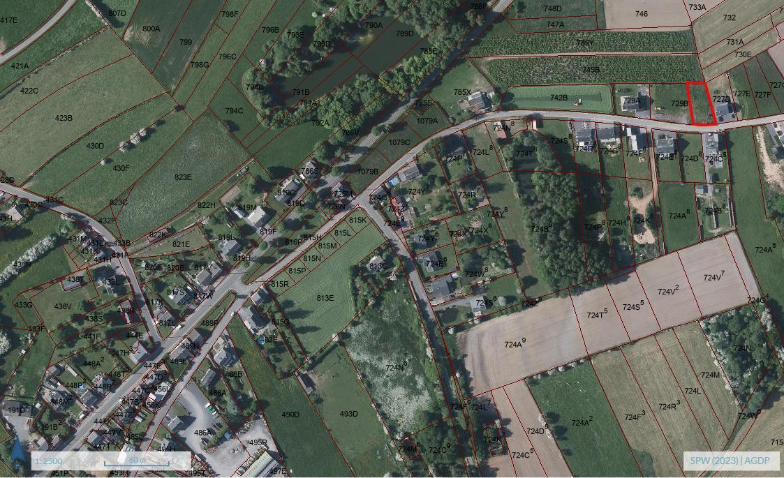 photo 2 du bien Terrain de 755 m² dans une rue peu fréquentée