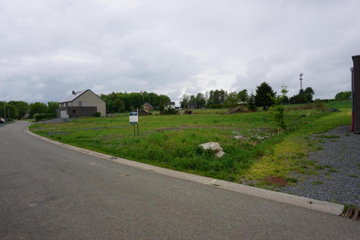 photo 10 du bien Terrain de 755 m² dans une rue peu fréquentée