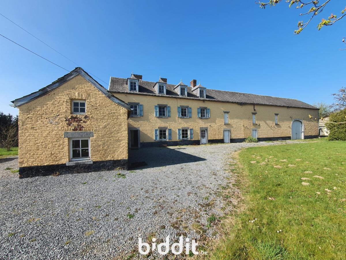 Ensemble immobilier de 3ha 27a 91ca à rénover