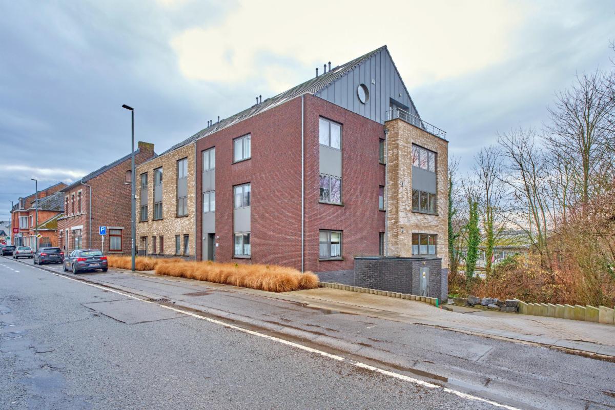 Appartement rez de chaussée avec petit jardin et parking