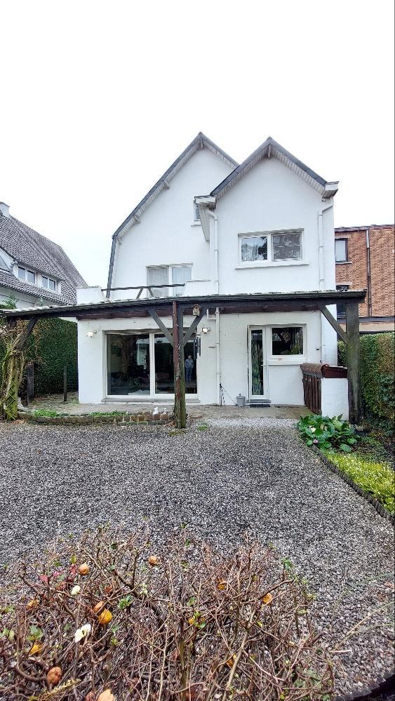 photo 2 du bien Maison 3 façades avec jardin et garage double sur 3 a 25 ca