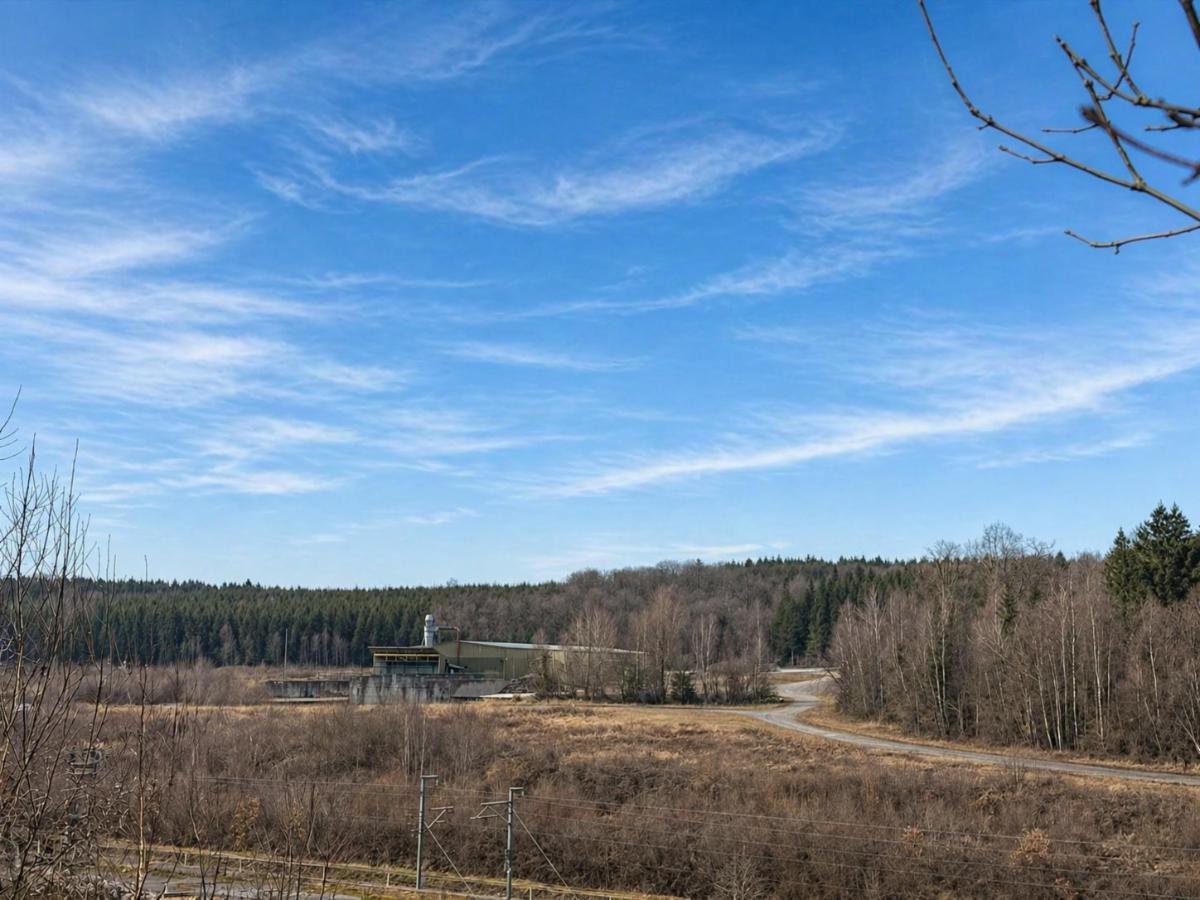 photo 2 du bien Vaste entrepôt sur un terrain de 3ha 79a 74ca 