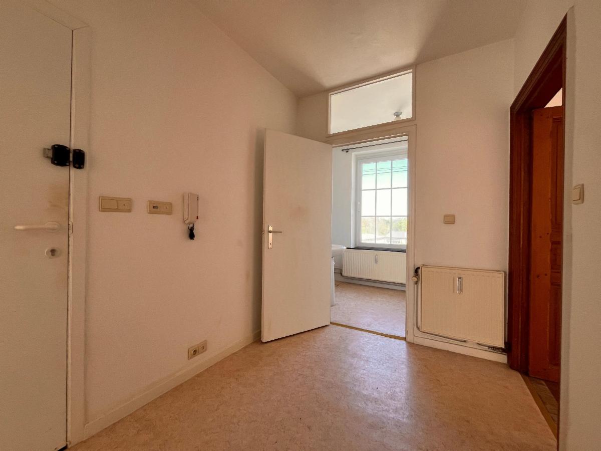 photo 9 du bien Maison d’habitation avec cour et 4 garages