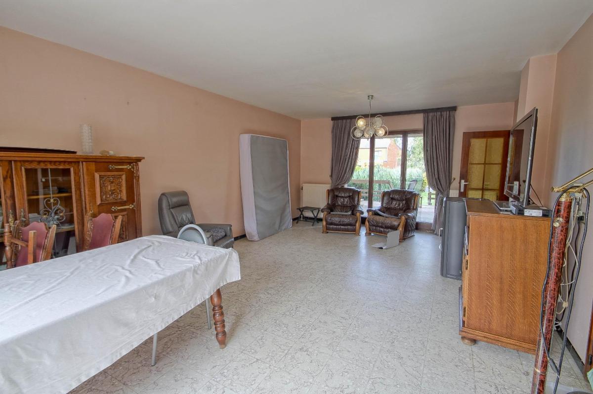 photo 8 du bien JAMBES – Maison 4/5 ch, garage atelier & énorme potentiel